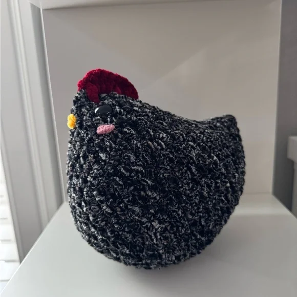 Handcrafted crochet chicken 🐔 - Picture 4 of 4